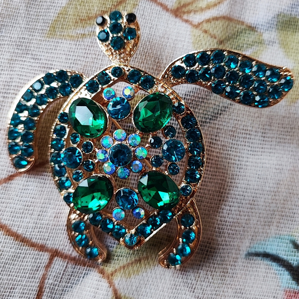 Sea Turtle Spruce Green Light Blue Aurora Borealis Rhinestones Gold Tone Brooch 25$